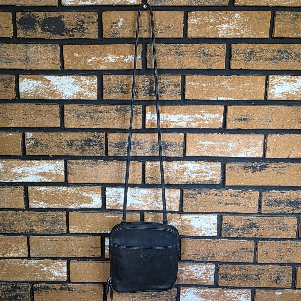 FOSSIL Vintage Black Smooth Soft Leather Crossbody Bag Handbag Purse Zip Pockets
